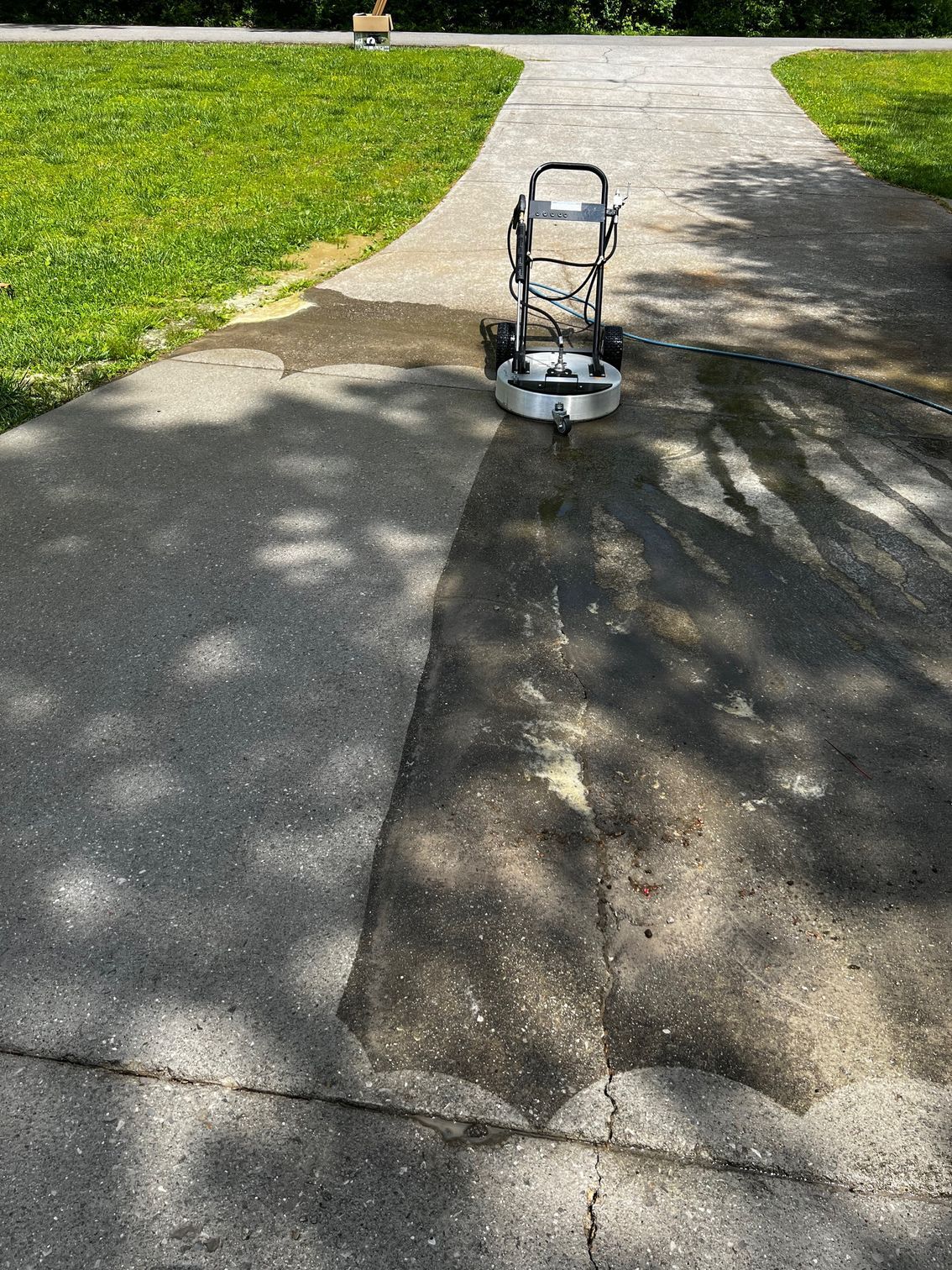 Driveway cleaning  by 865 Power Wash