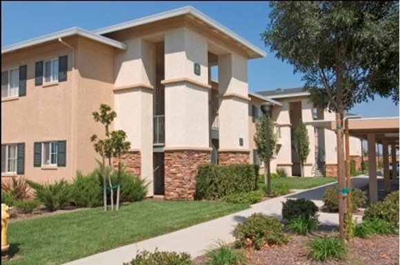 River Oaks Apartment Exterior