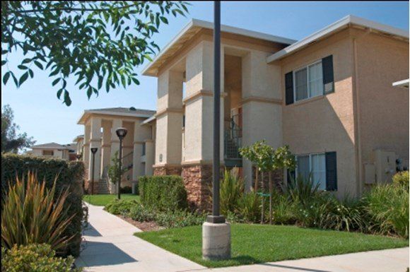 River Oaks Apartment Exterior