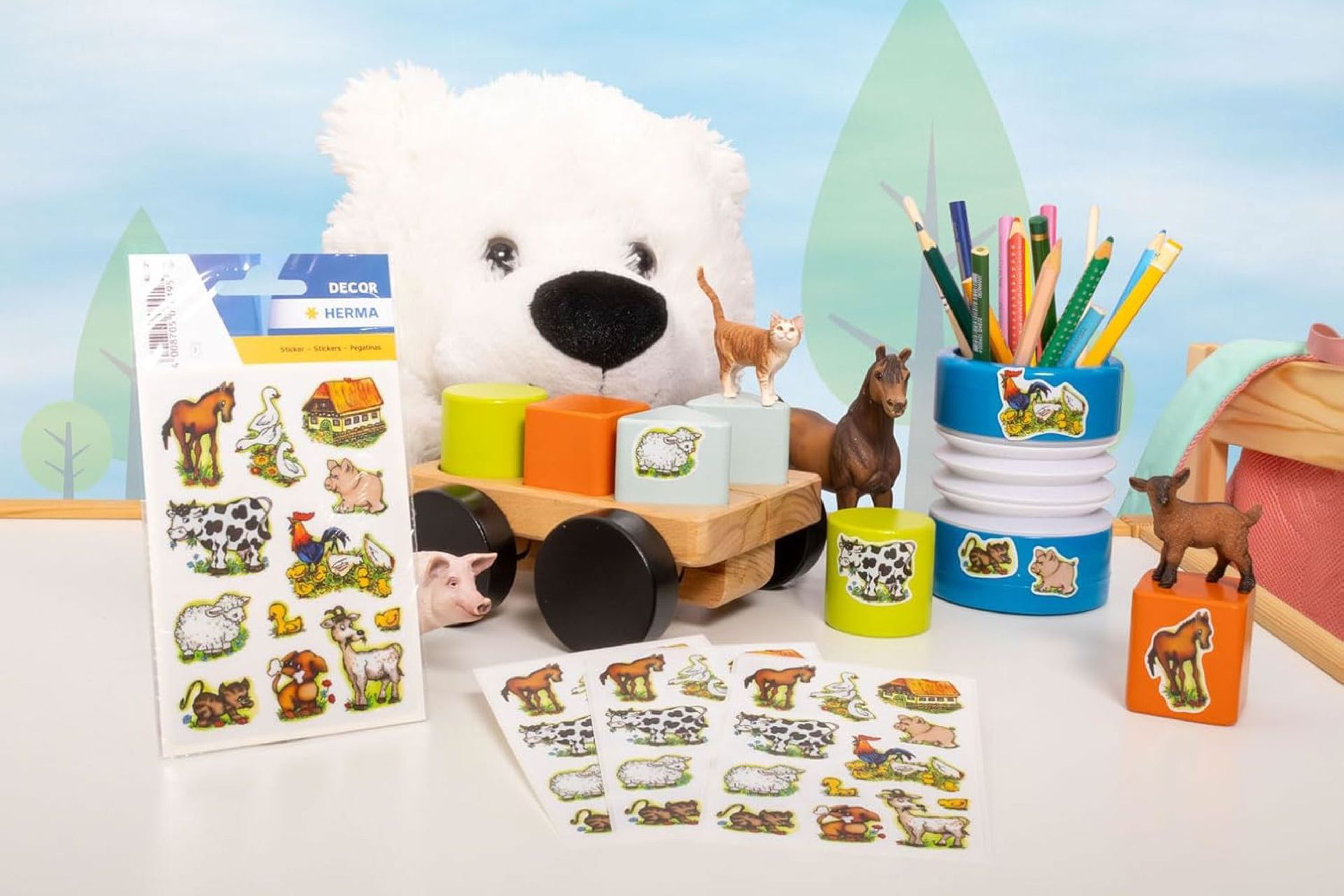 autocolantes da herma em cima da mesa