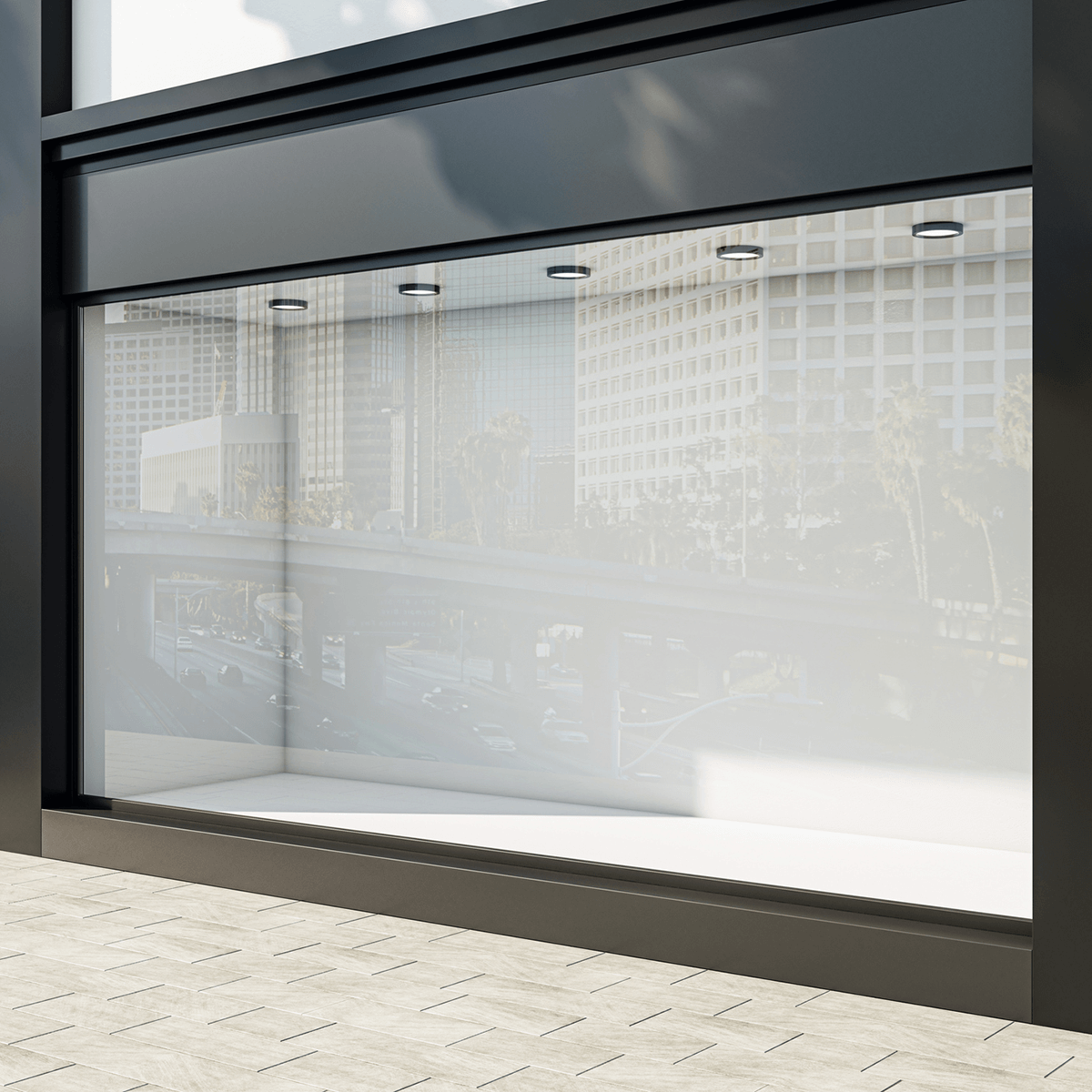 Una tienda vacía con un gran escaparate de cristal.