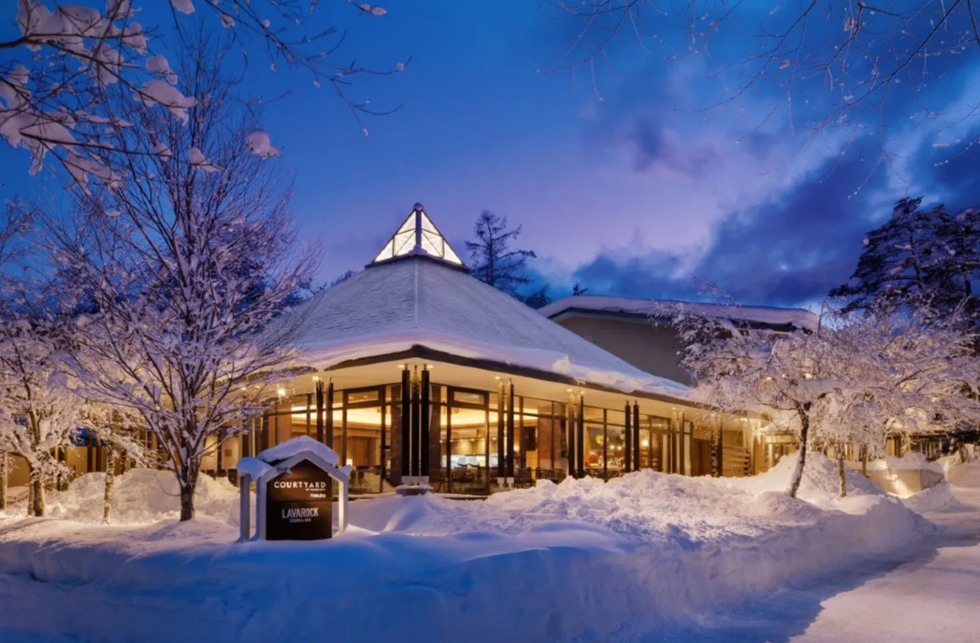 Courtyard by Marriott Hakuba offers a perfect blend of modern comfort and alpine charm in one of Japan’s top ski destinations. With spacious, stylish rooms, natural hot spring baths, and easy access to Hakuba’s world-class slopes, it’s ideal for both relaxation and adventure. Whether visiting in winter or summer, this hotel provides a luxurious retreat in the Japanese Alps.
