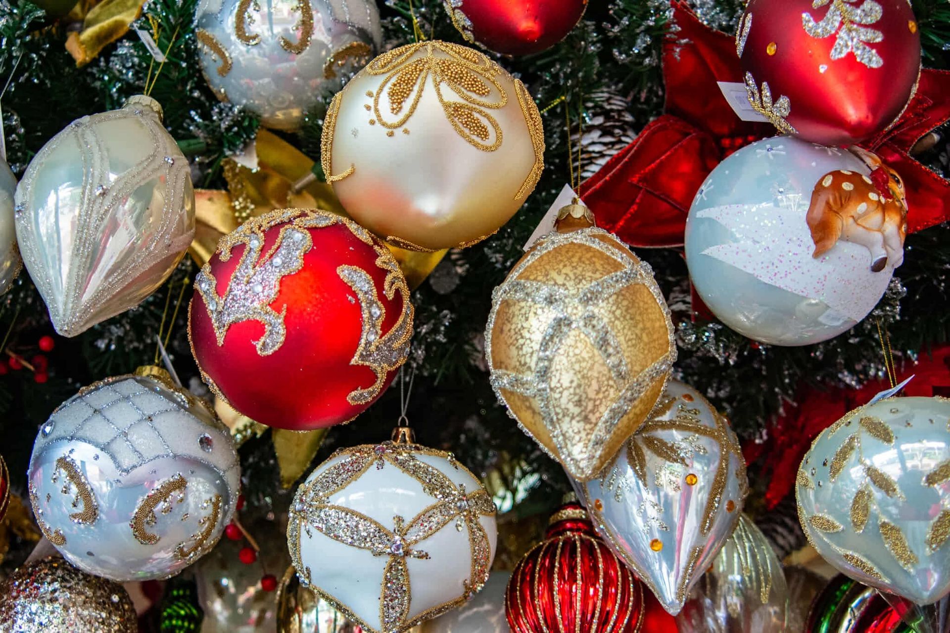 A christmas tree decorated with red , white and gold ornaments.