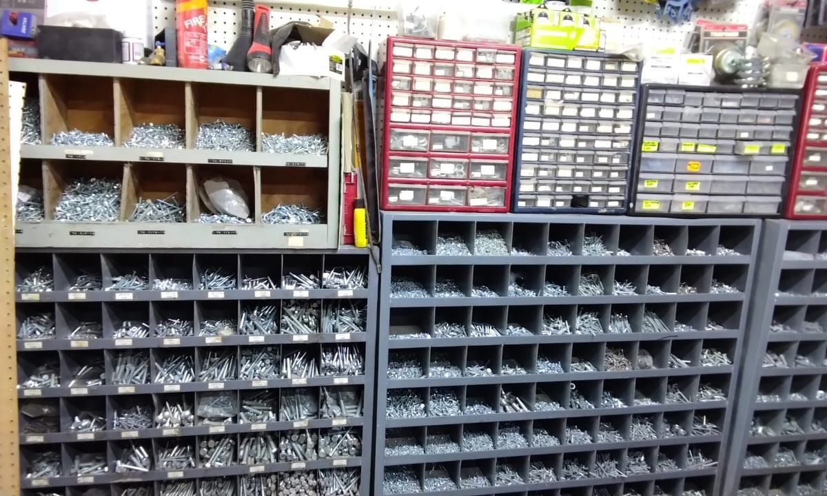 Materiales para construcción, plomería y electricidad