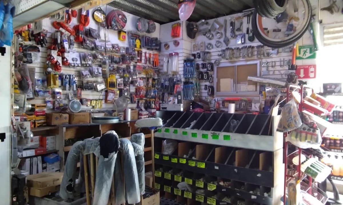 Materiales para construcción, plomería y electricidad