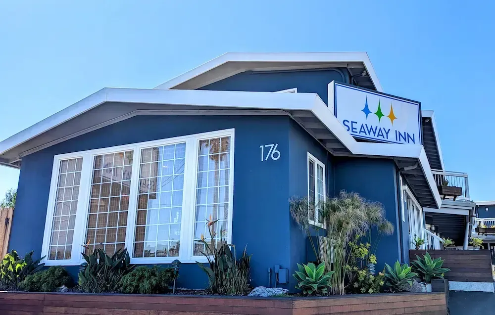 Go to websites.cloudbeds.com (about us subpage)