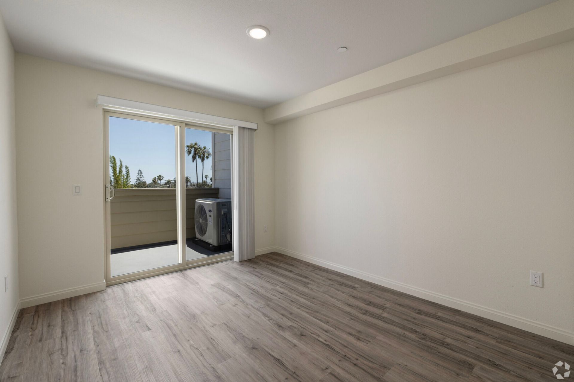 The Lamont -Unfurnished living room with balcony