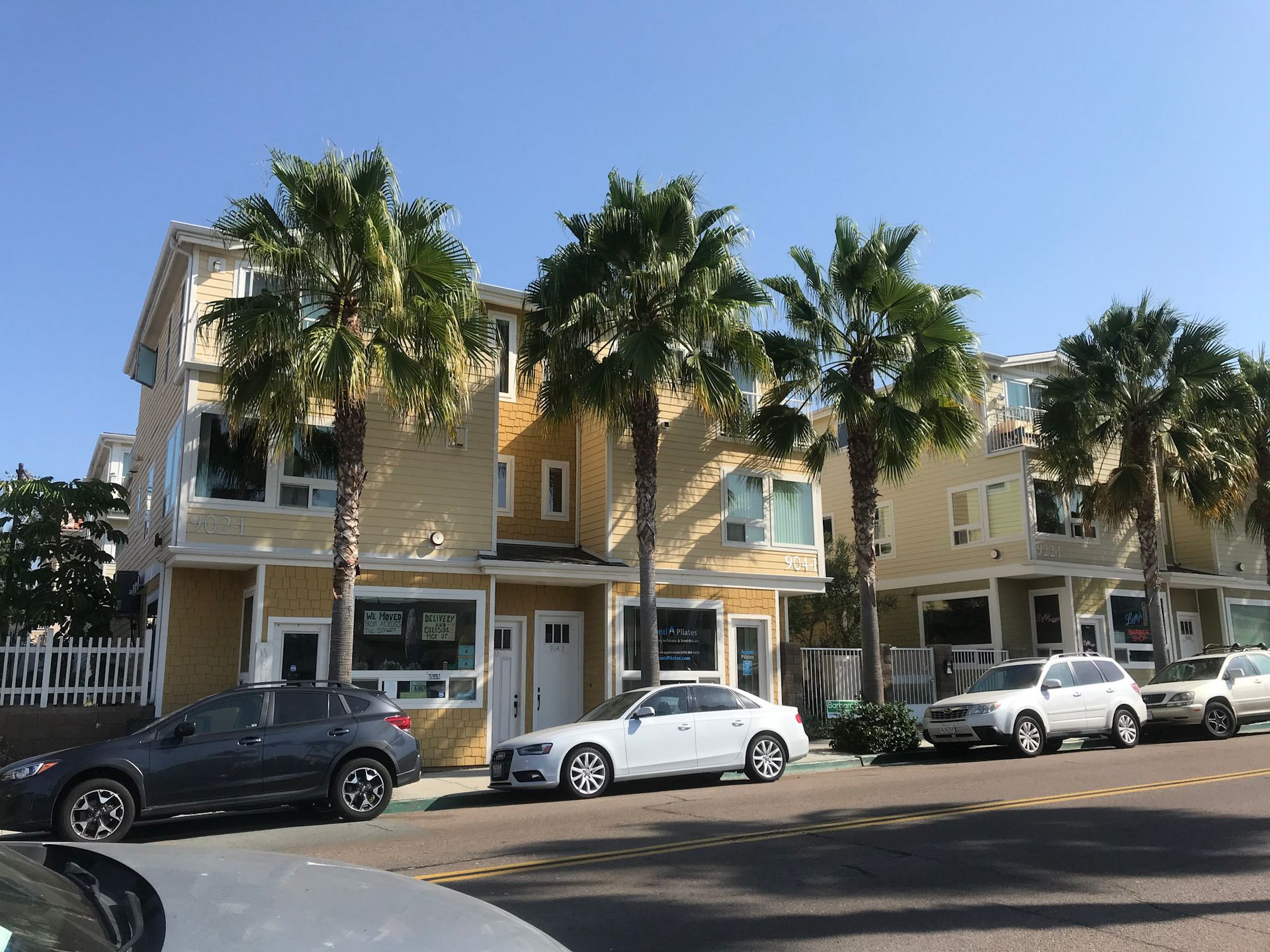 910 Turquoise building exterior 03