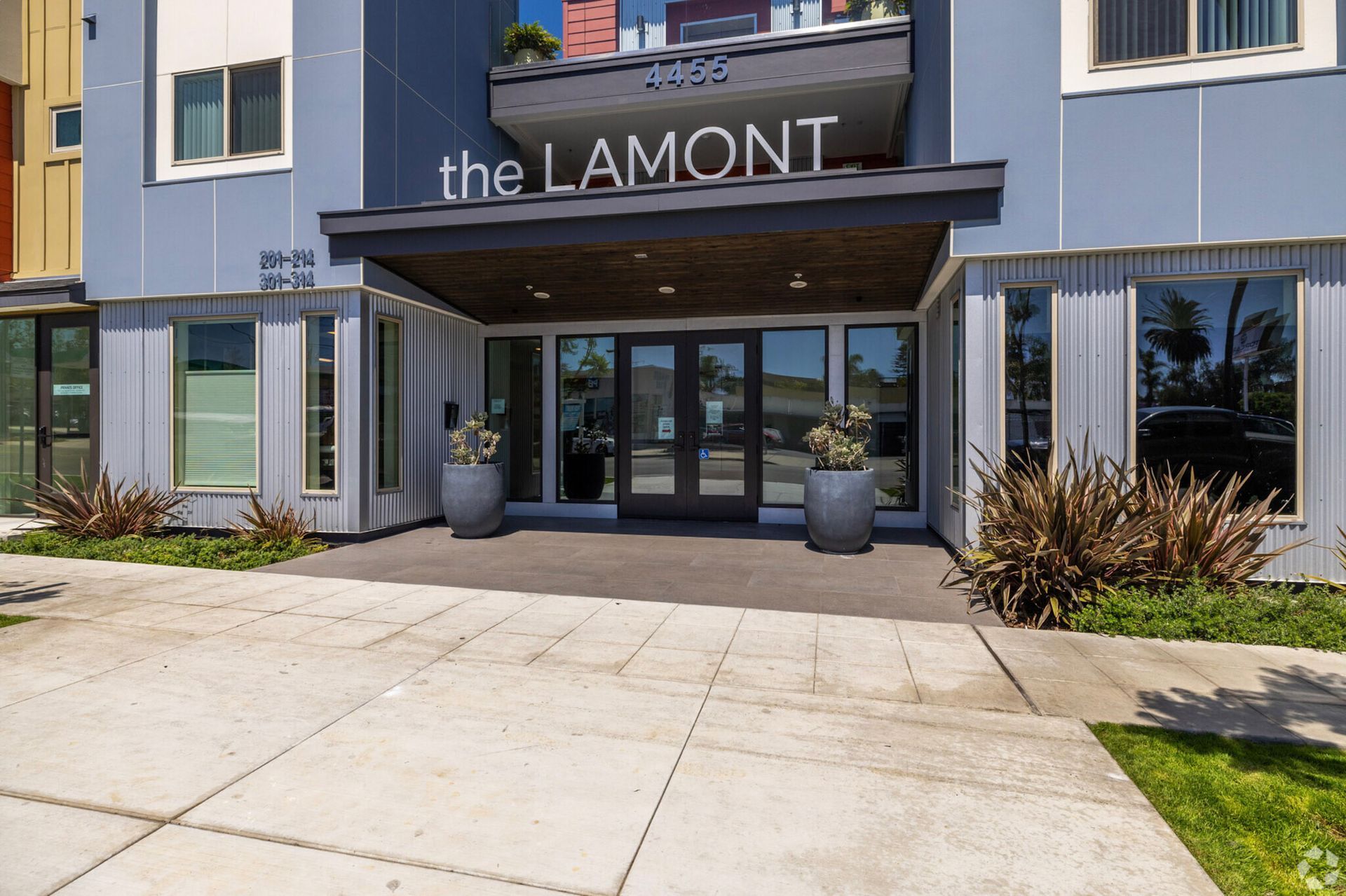 The Lamont - Sign