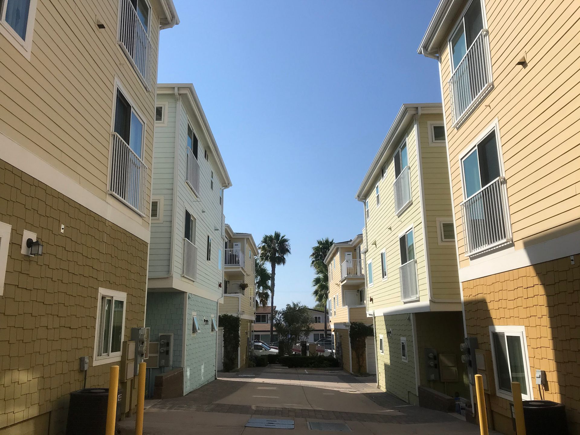 910 Turquoise building exterior