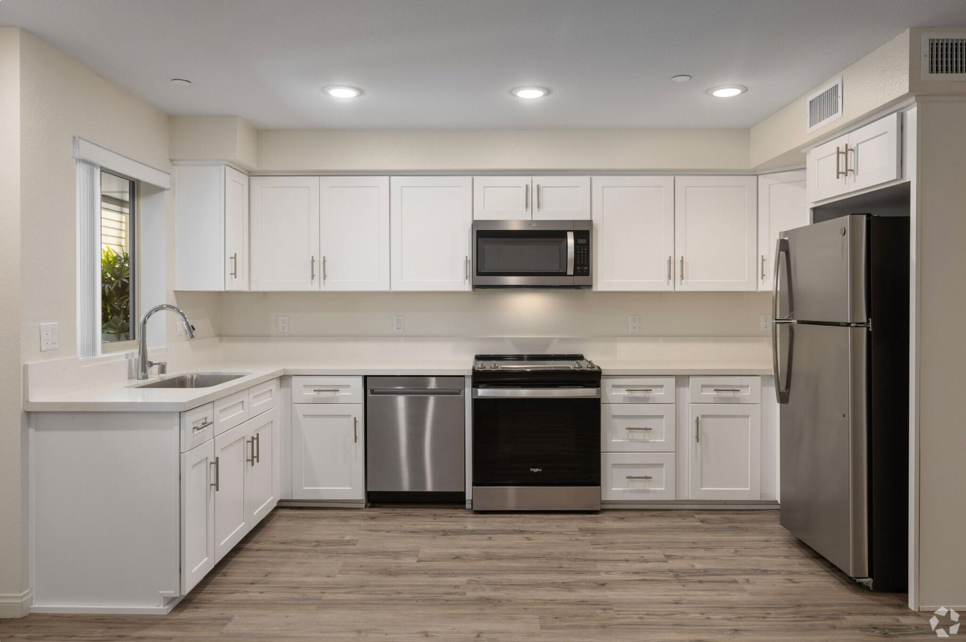 The Lamont - Kitchen with appliances