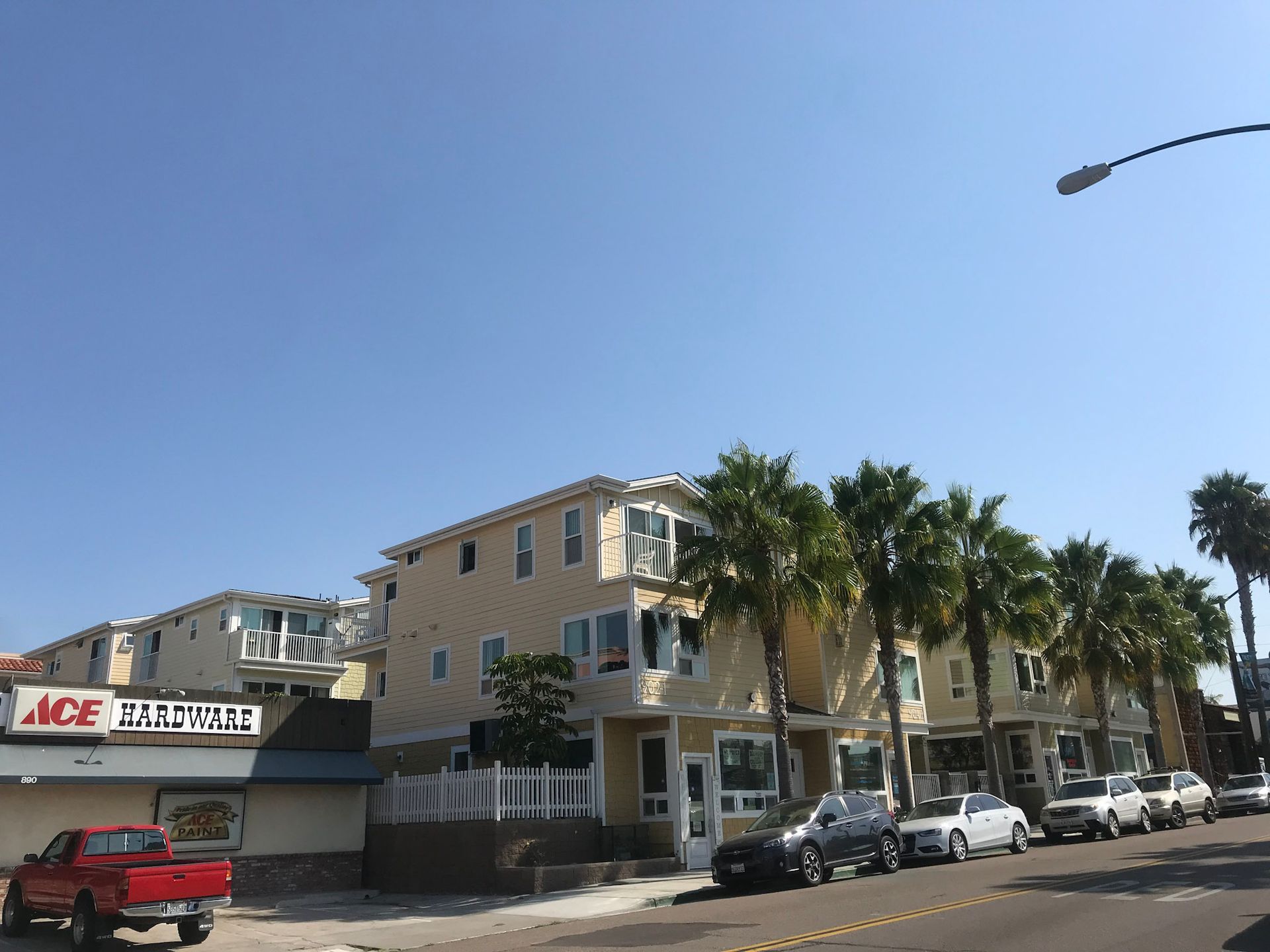 910 Turquoise building exterior 04