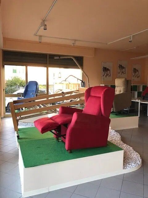 esposizione divani elettrici e letti