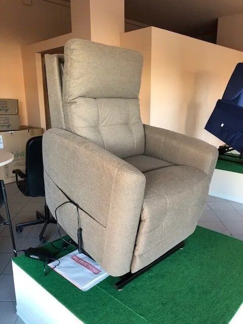 divano con facilità di alzata