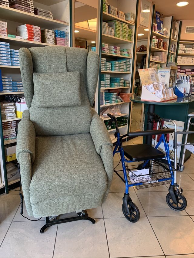 articoli e carrozzelle elettriche