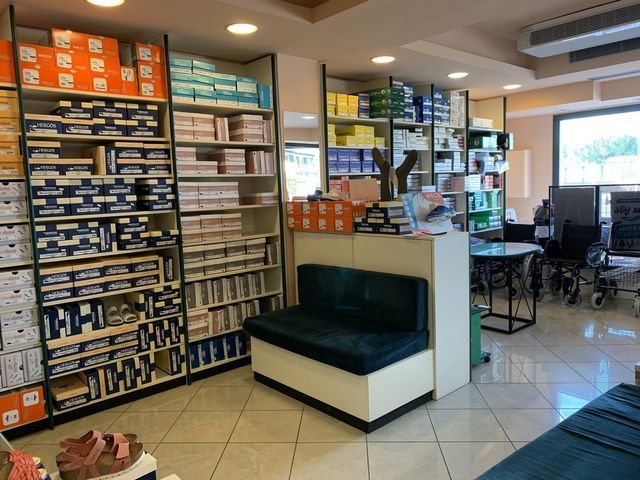 vendesi scarpe ortopediche