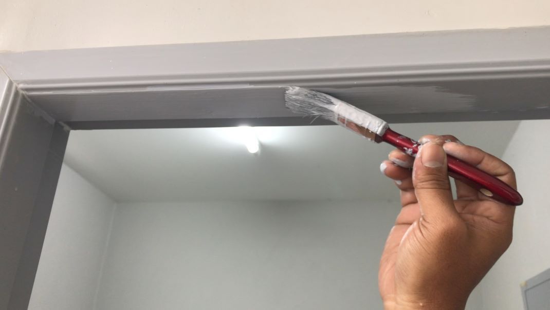 high gloss pfinish and semi gloss finish are ideal for door frames and scirting boards