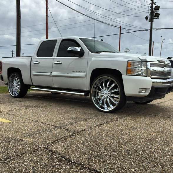 White Car | Baton Rouge, LA | Tire & Wheel Pros