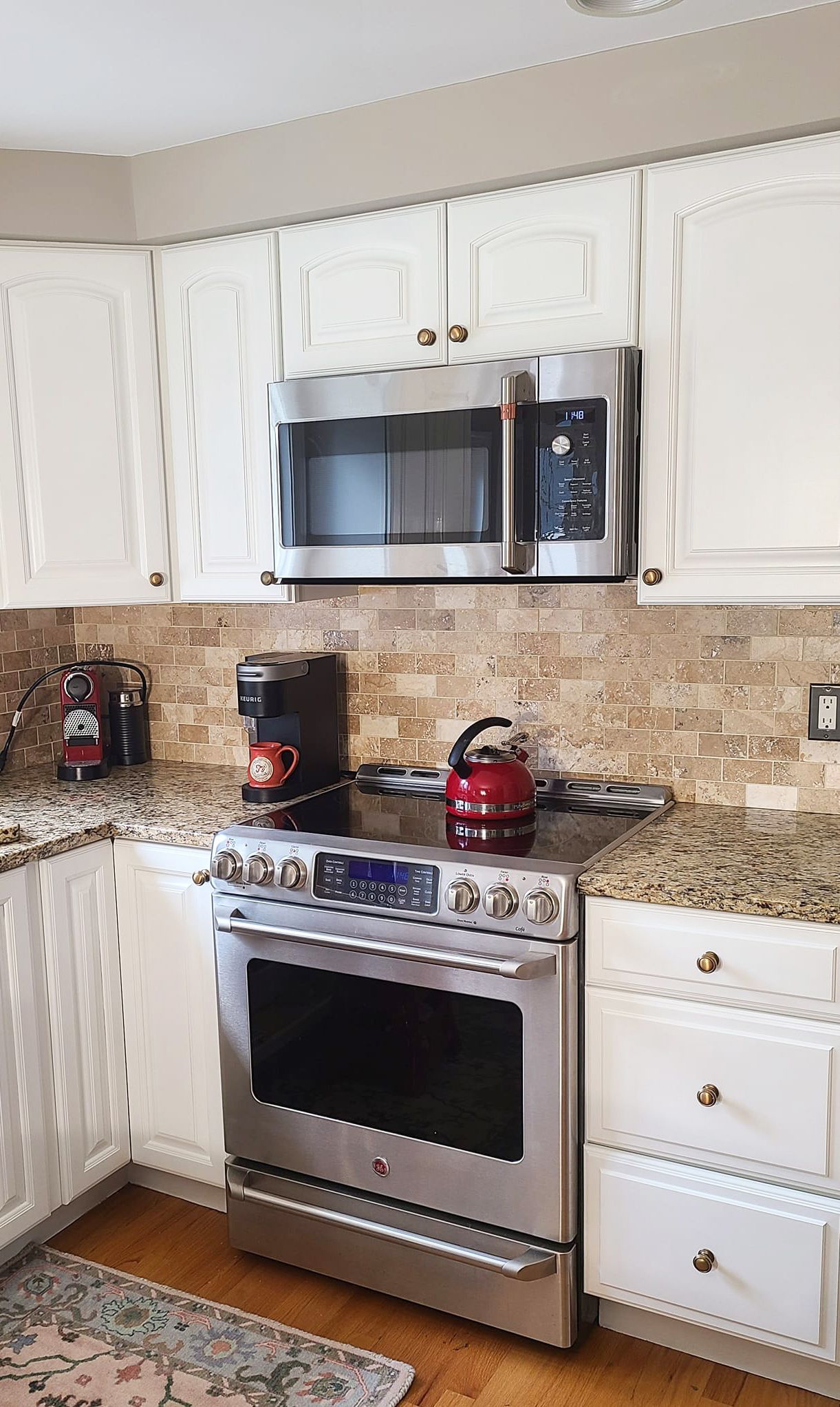 White Kitchen cabinets