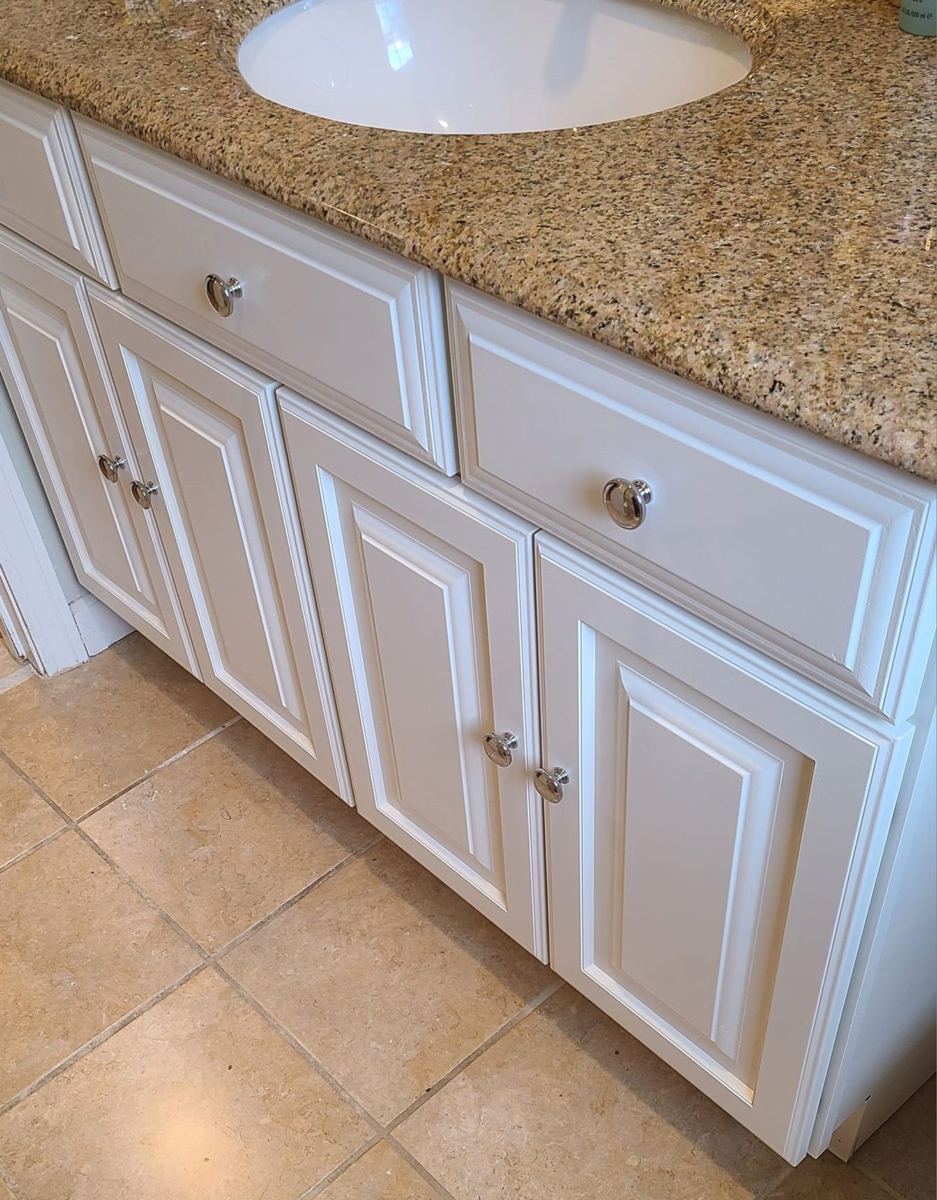 White Kitchen Cabinet