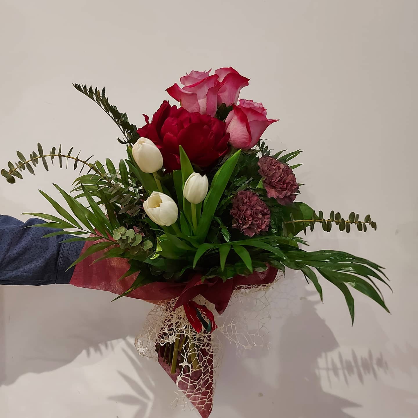 bouquet di rose e tulipani