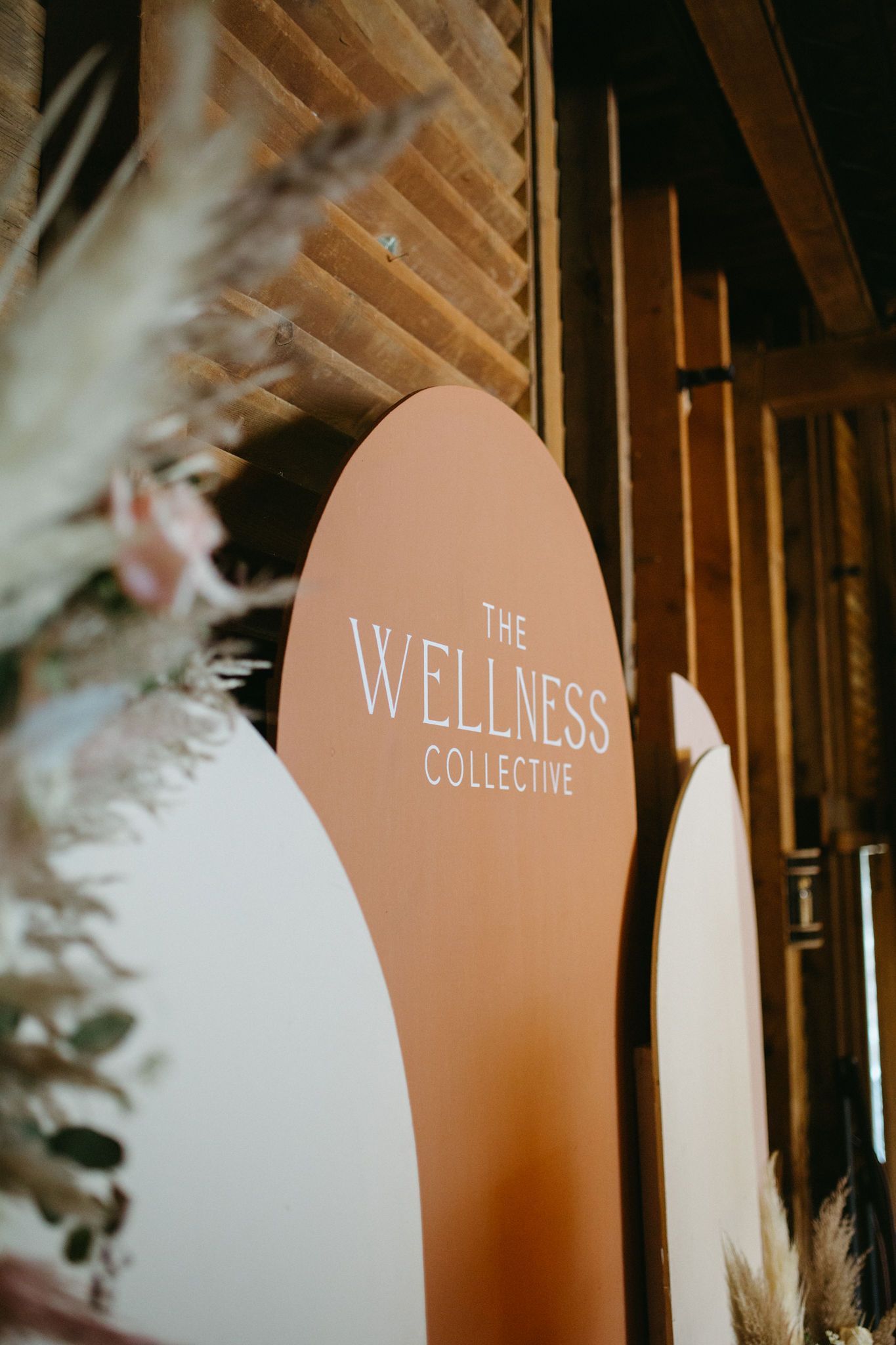 A wooden wall with a sign that says `` the wellness clinic ''.