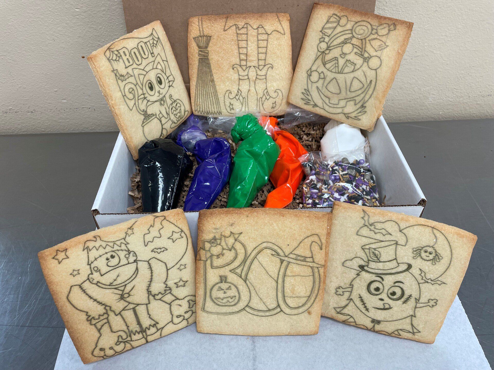 DIY halloween cookie decorating box