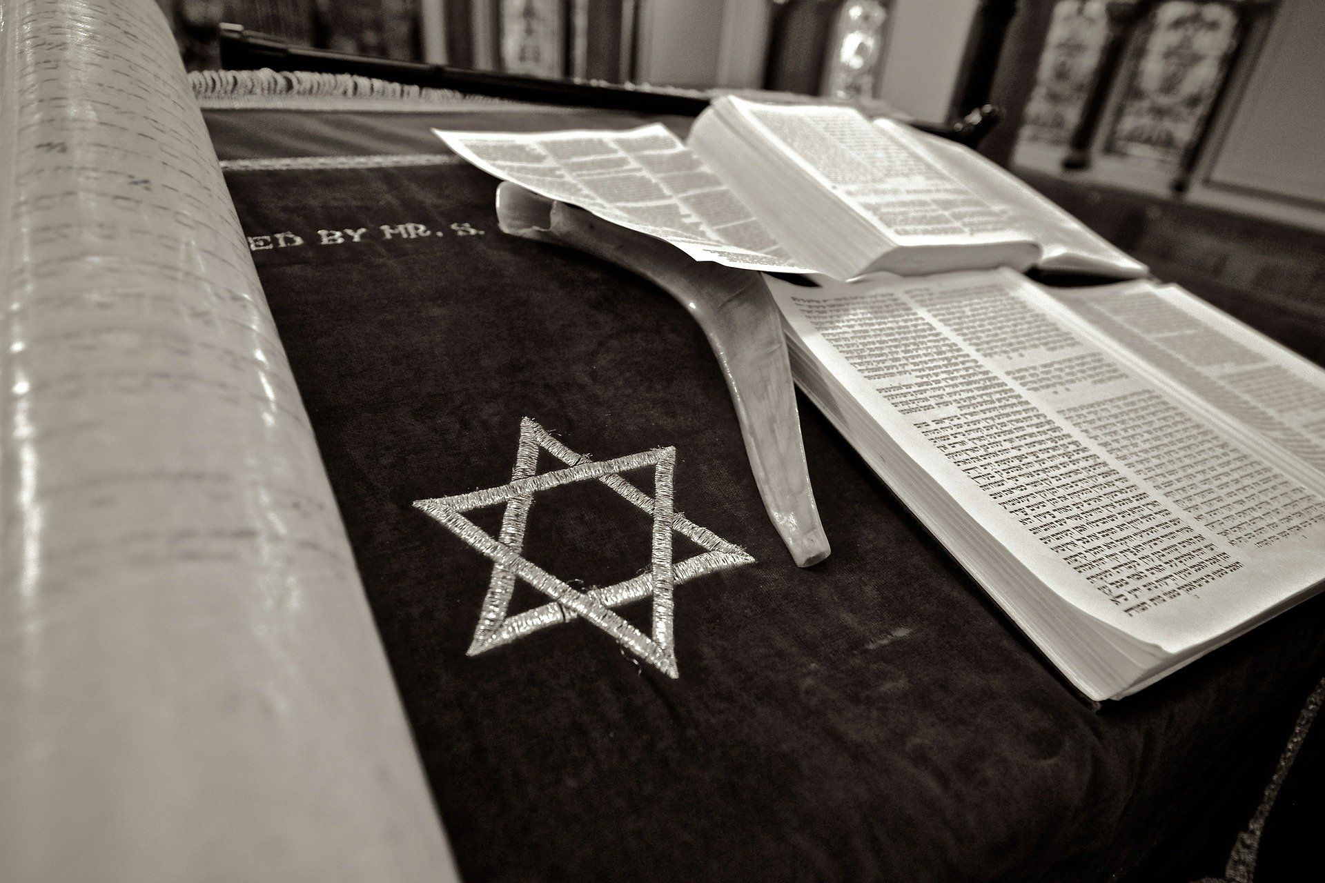 can a jewish person be cremated star of david