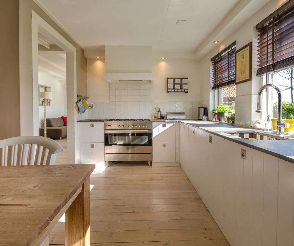 Thoroughly cleaned kitchen by a professional team of residential cleaners
