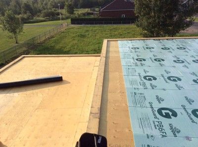 Un toit avec beaucoup d'isolation dessus.