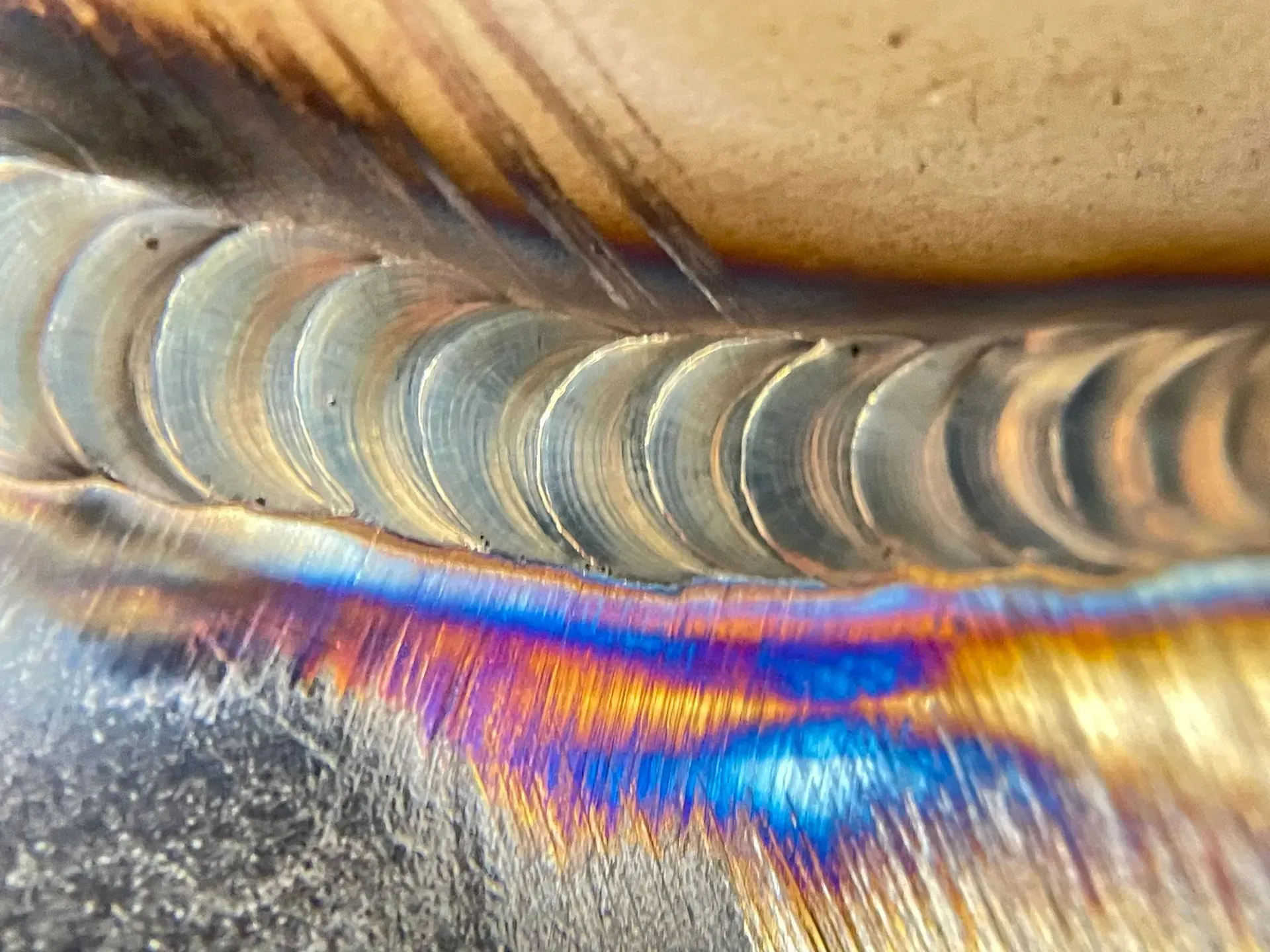 A close up of a welding joint on a piece of metal.