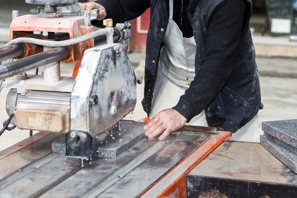 Lavorazione artigianale del marmo