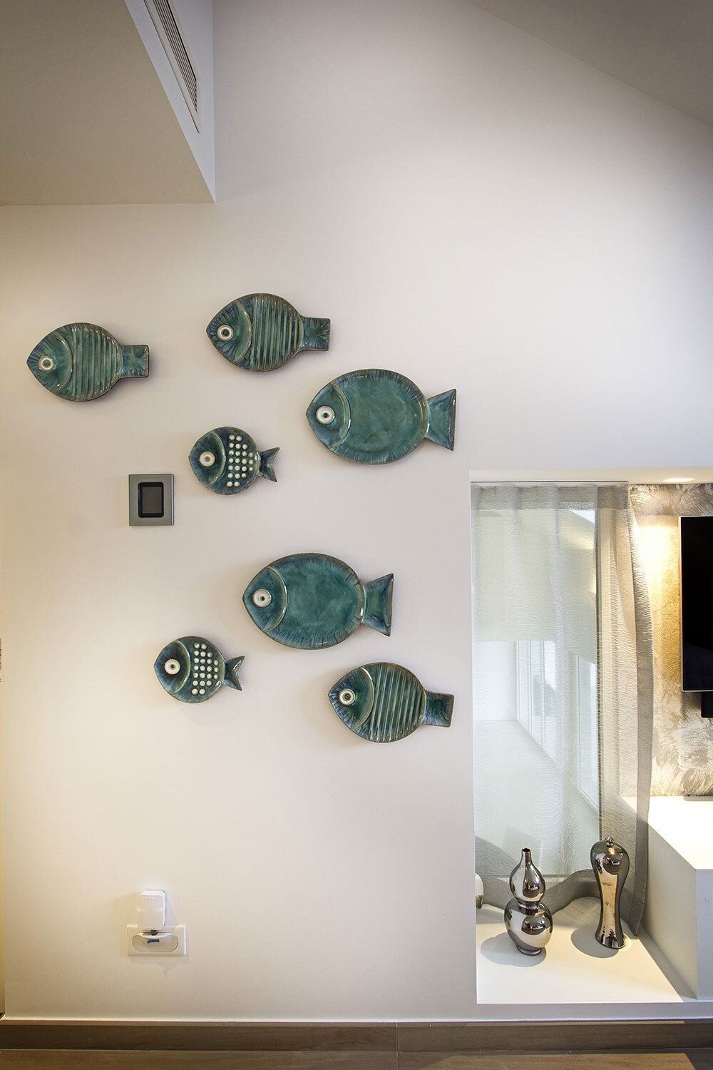 A wall with a bunch of fish on it