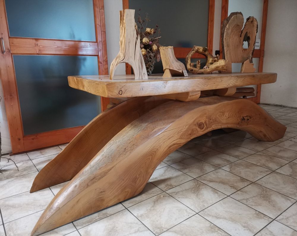 tavolo di design in legno