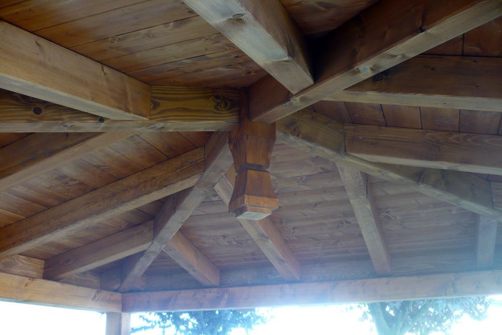 copertura con travi di legno