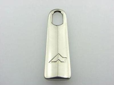 Tiretto tridimensionale inciso