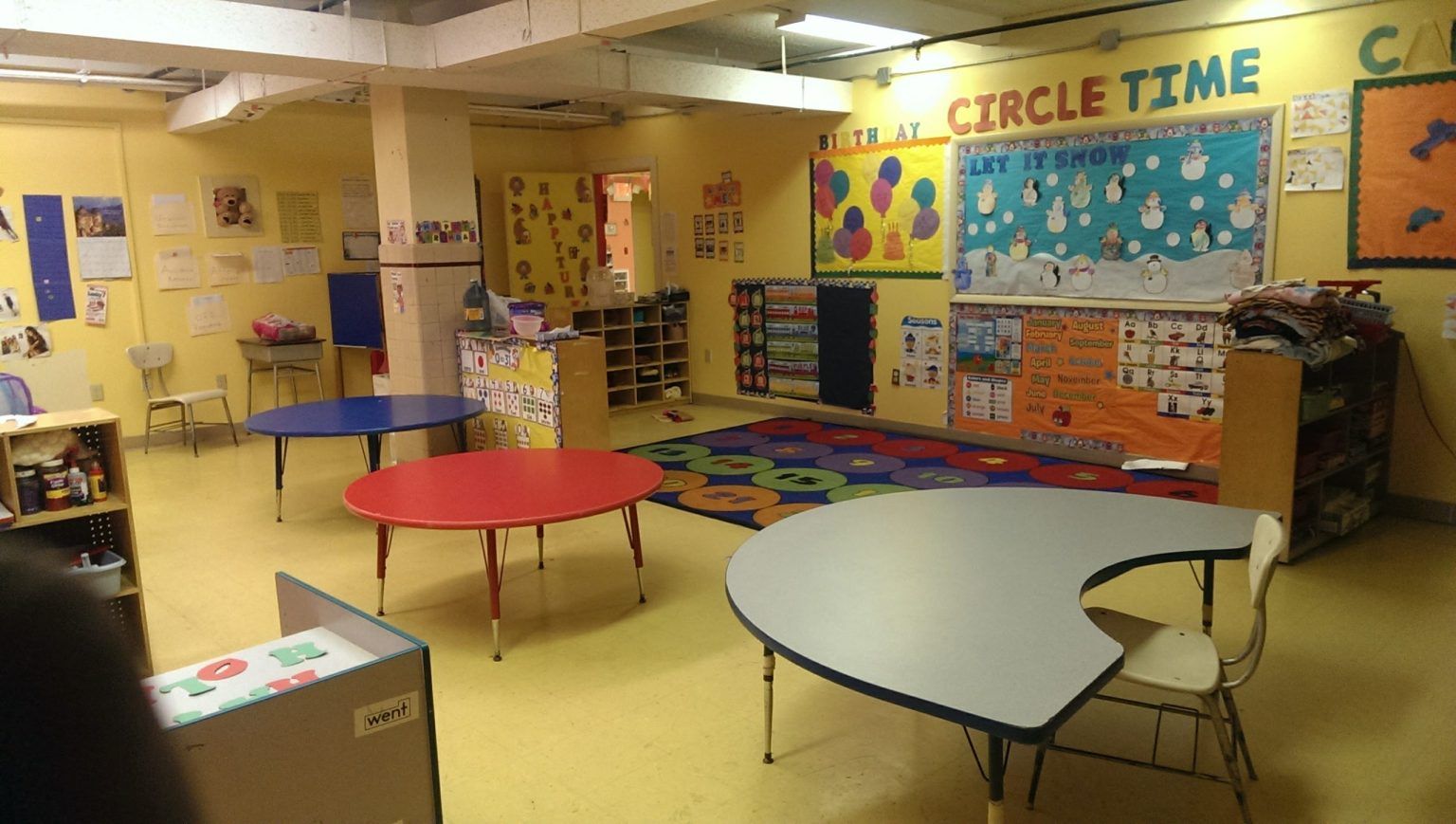 A classroom with circle time written on the wall