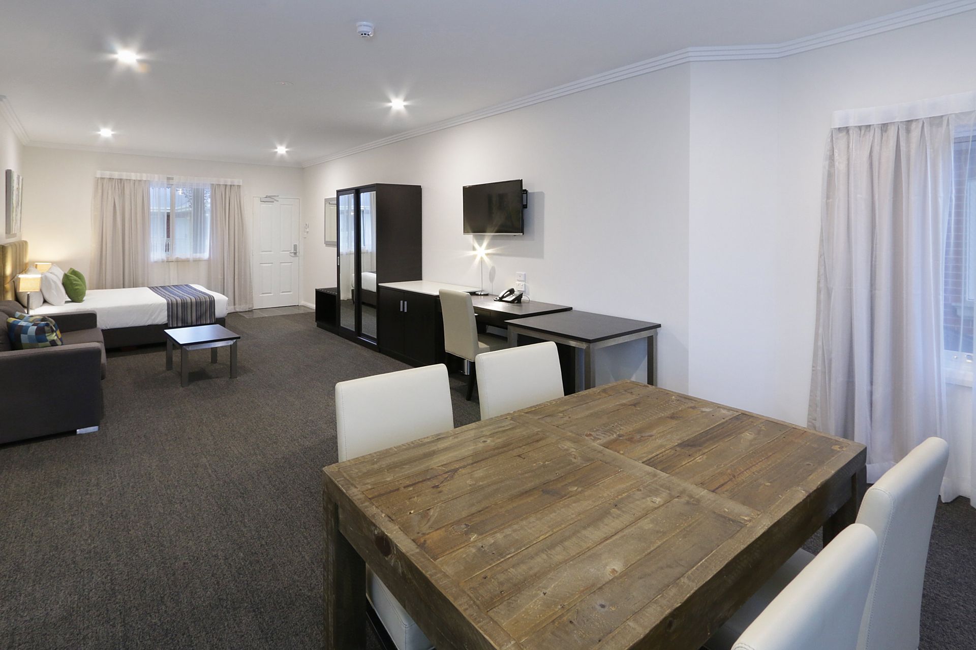 junior suite hotel accomodation Wagga Wagga