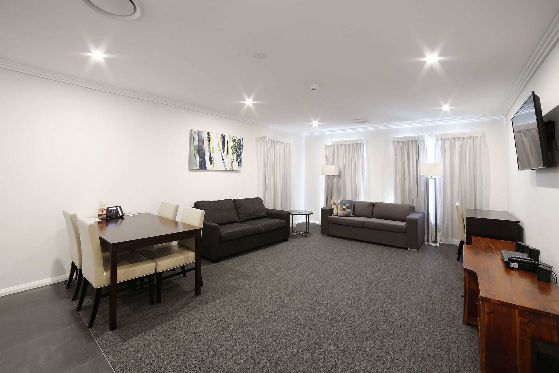 apartment hotel room with living room in wagga wagga