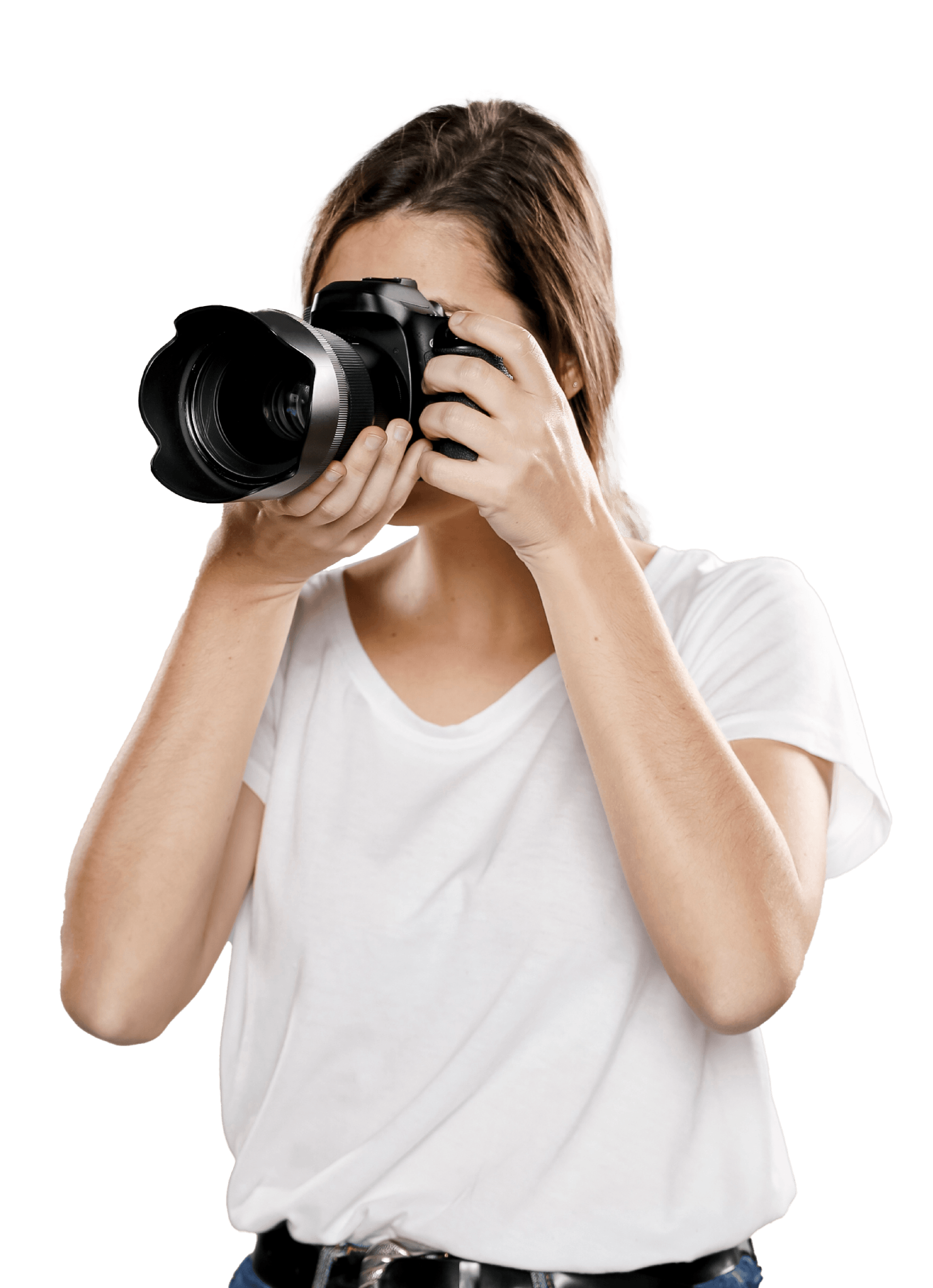 Una mujer está tomando una fotografía con una cámara.