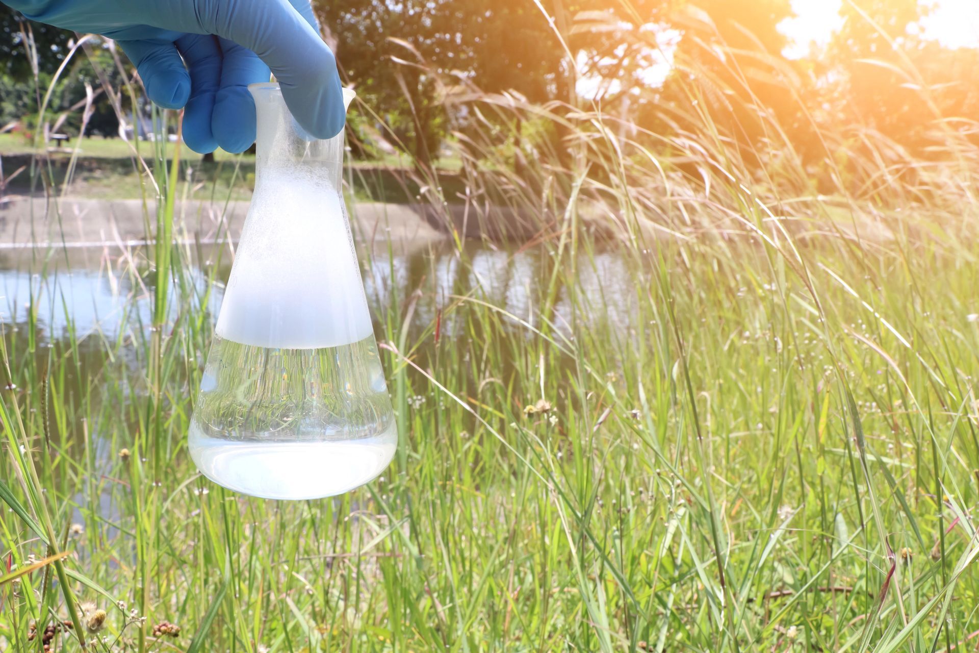 esame dei valori dell'acqua immessa dai processi di lavorazione nell'ambiente esterno