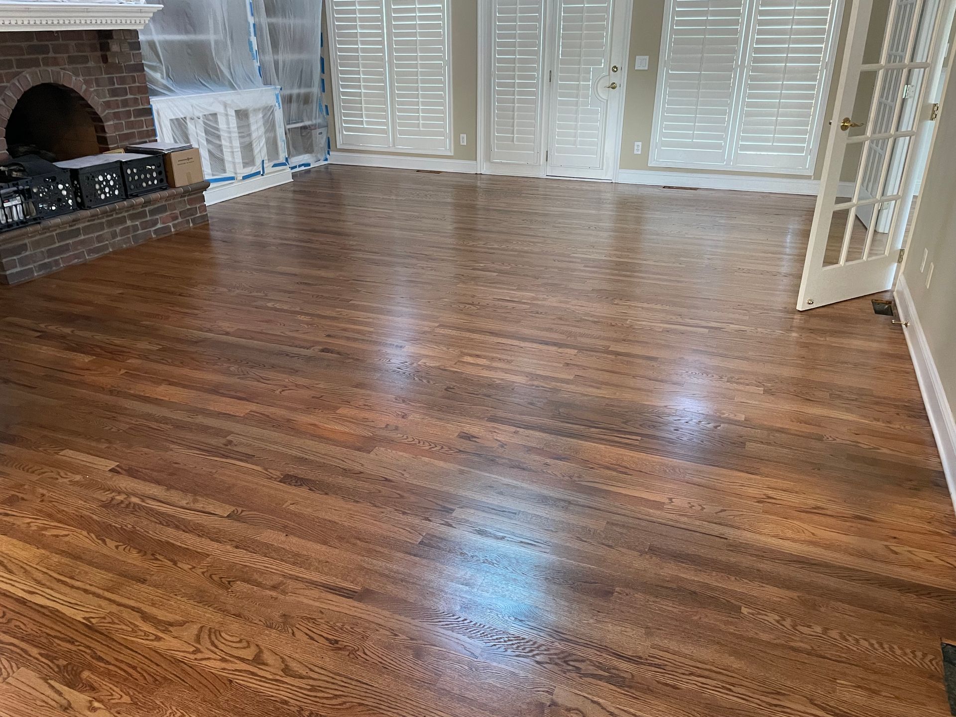 A living room with hardwood floors and a fireplace.