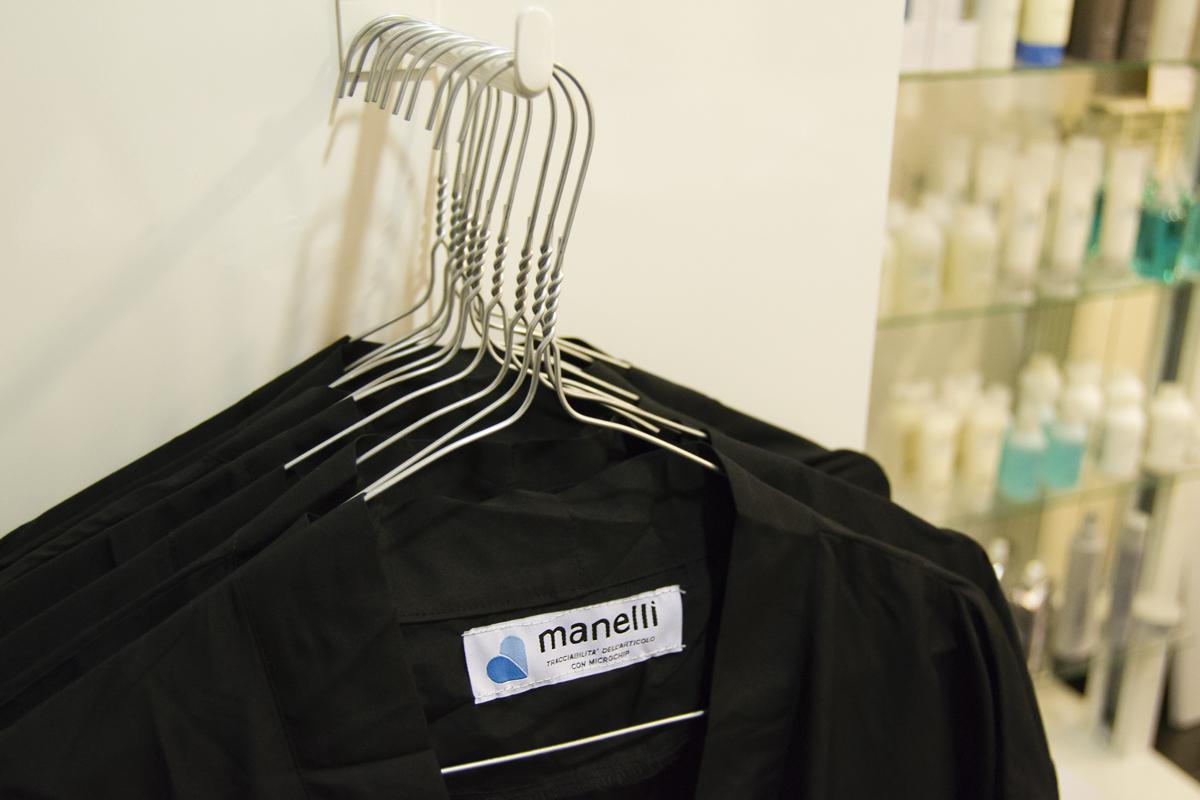 asciugatura capelli con asciugamano dal parrucchiere