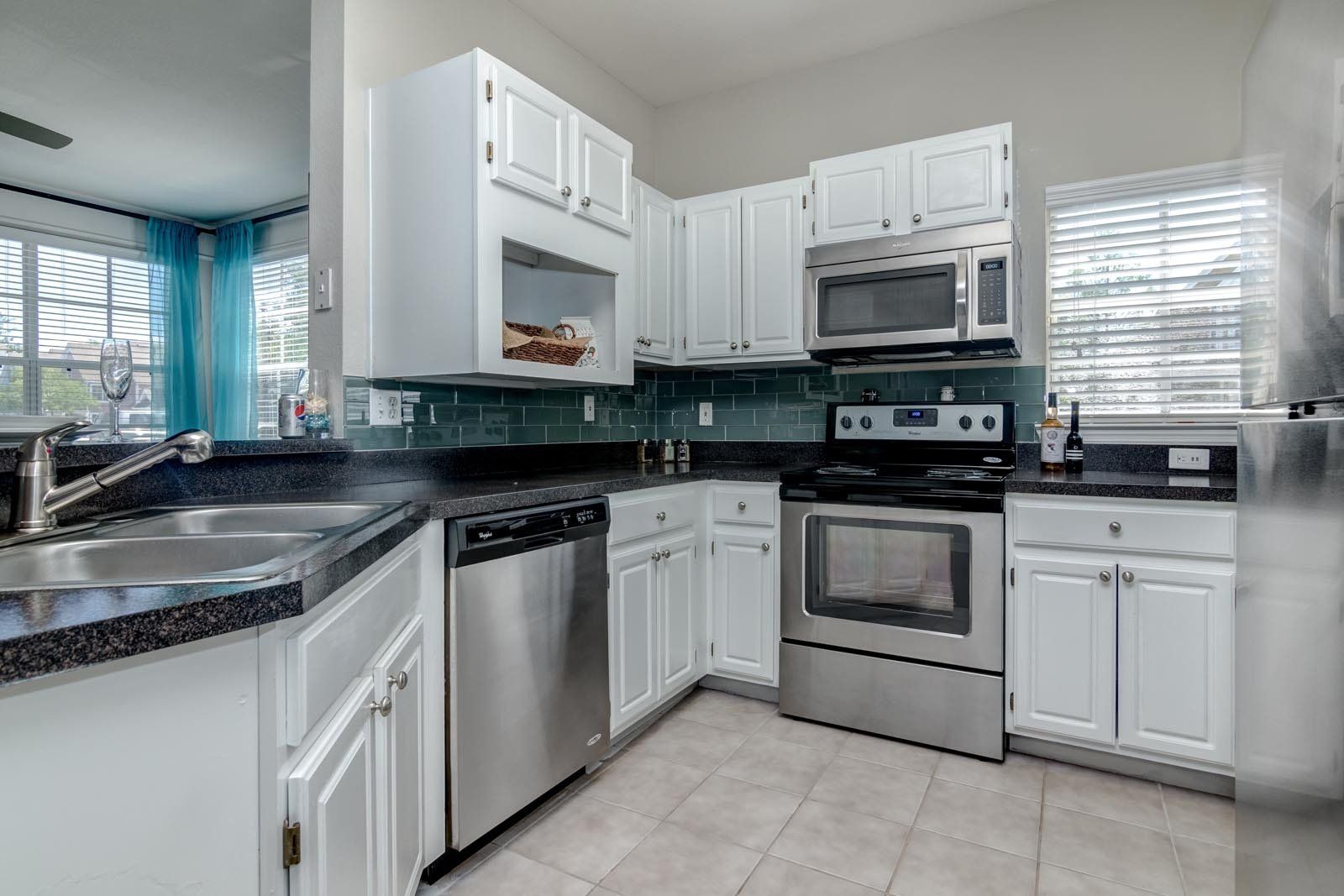 Burano Hunter's Creek Apartment Kitchen