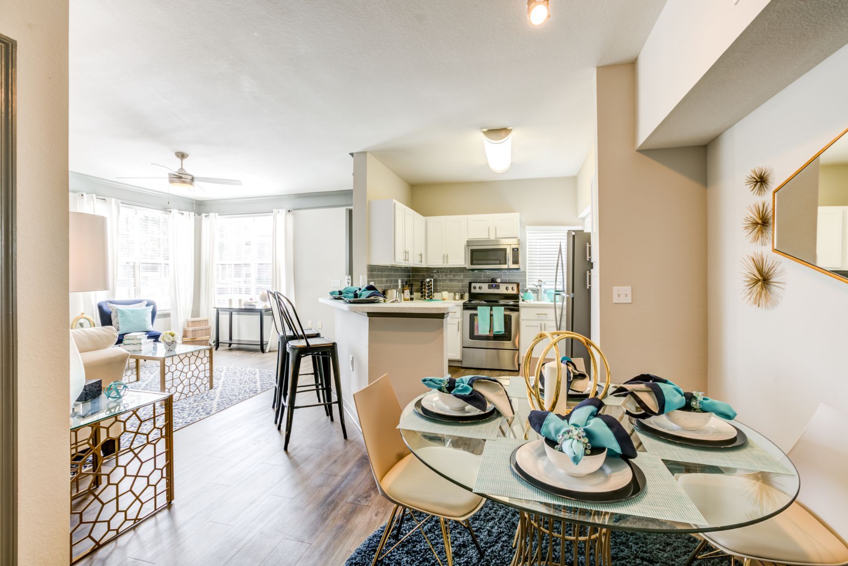 Burano Hunter's Creek Apartment Dining Room