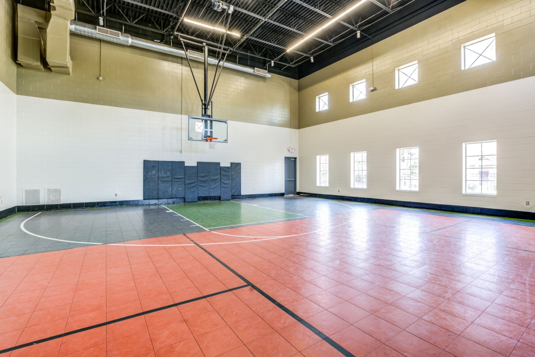 Indoor Basketball Court at Burano Hunter's Creek Apartment