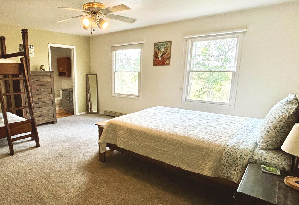 mountain views, hot tub vacation rental close to Bozeman Airport . Montana State University, skiing, and resorts.