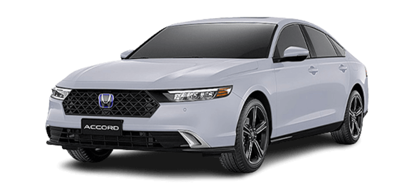 Honda Accord sedan prateado sobre fundo branco.