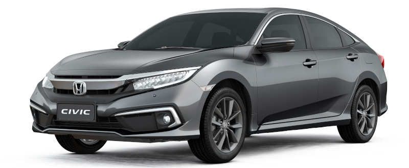 Um sedã Honda Civic cinza estacionado com a parte dianteira esquerda voltada para a câmera em um fundo branco.