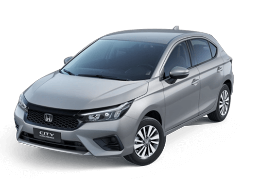 Carro Honda City hatchback prateado, vista em ângulo.